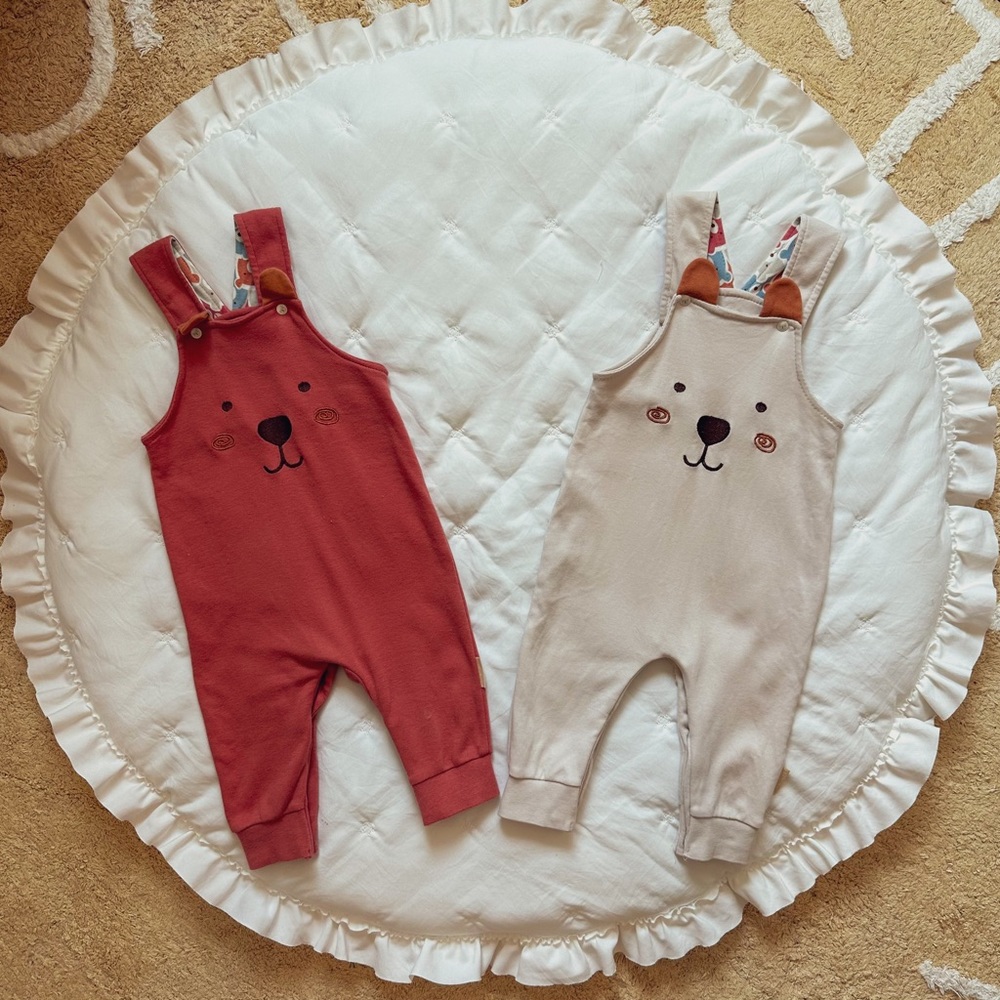 Twin set of pants size 6-9 months
